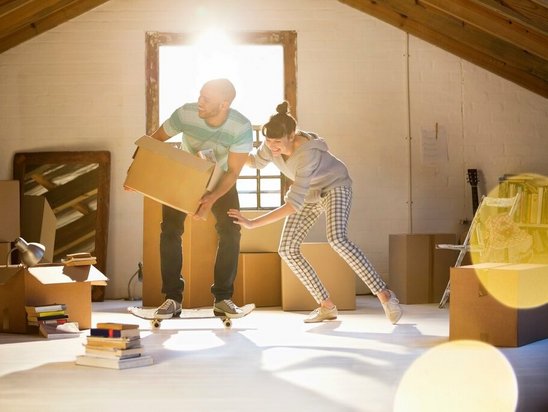 dachboden-dachgeschoss-ausbauen-wohnraum-menschen-03